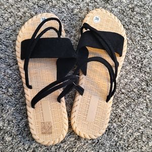 NWOT Womens Black Strappy Sandals with Woven Bottom size 38